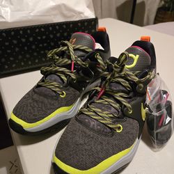 Nike KD 15 Basketball Shoes – New
Men’s Size 10.5
Color: Multi-Color
Style code: DO9825-902