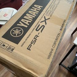 Yamaha PSR-SX920 Professional Arranger Keyboard 