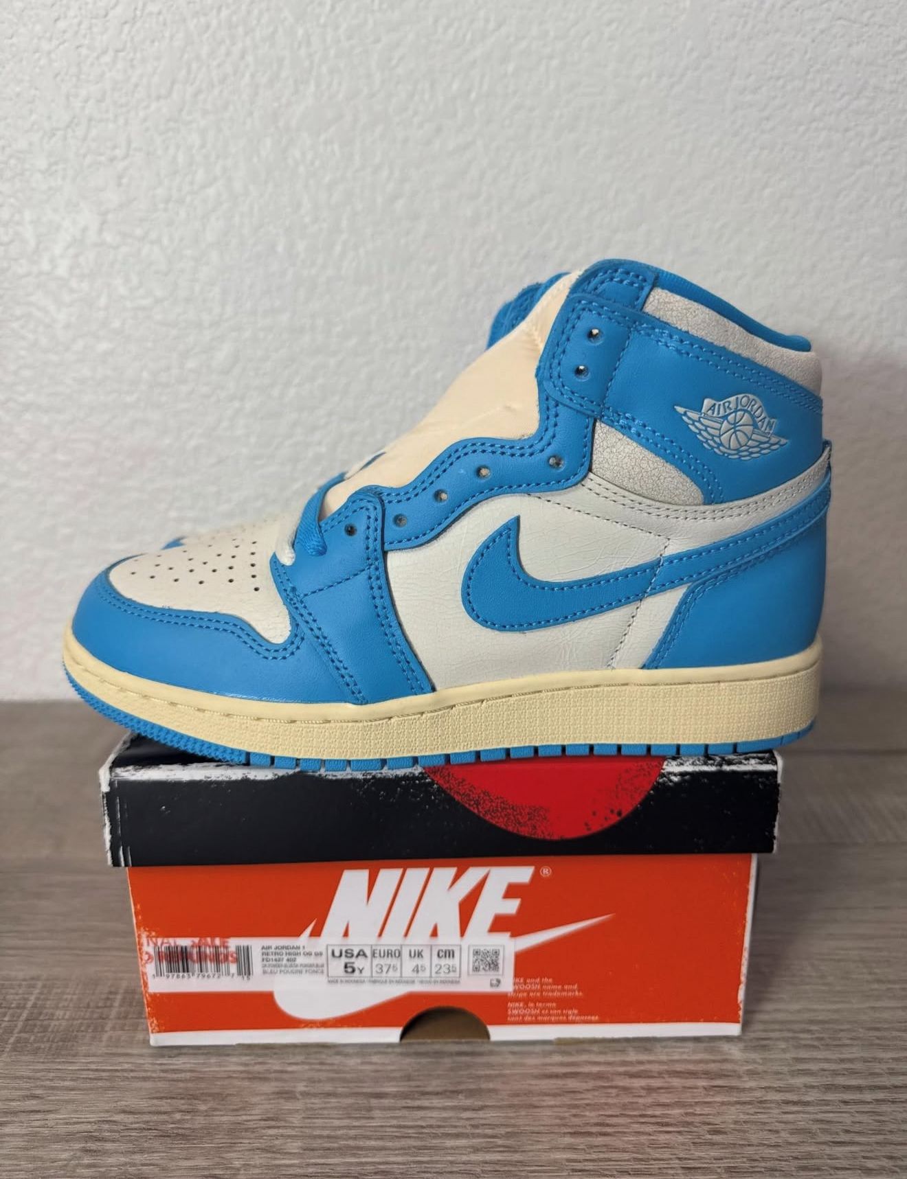 *NEW* 5 Youth / 6.5 Women Air Jordan 1 Powder Blue UNC