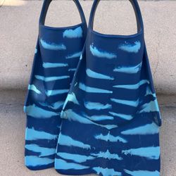 MED/LG (9-10) Dafin Blue Camo Fins