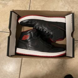 Air Jordan 1 Mid Black Red
