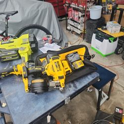 DEWALT
20V MAX Lithium-Ion 15-Degree Electric Cordless Roofing Nailer Kit with 2.0Ah Battery Charger and Bag
Slightly USED STORE PRICE 438$