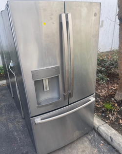 Deal on GE French Door Refrigerator – Stainless, Bottom Freezer