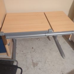 Drafting desk