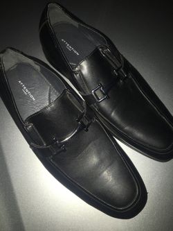 Attention men’s shoes 9.5