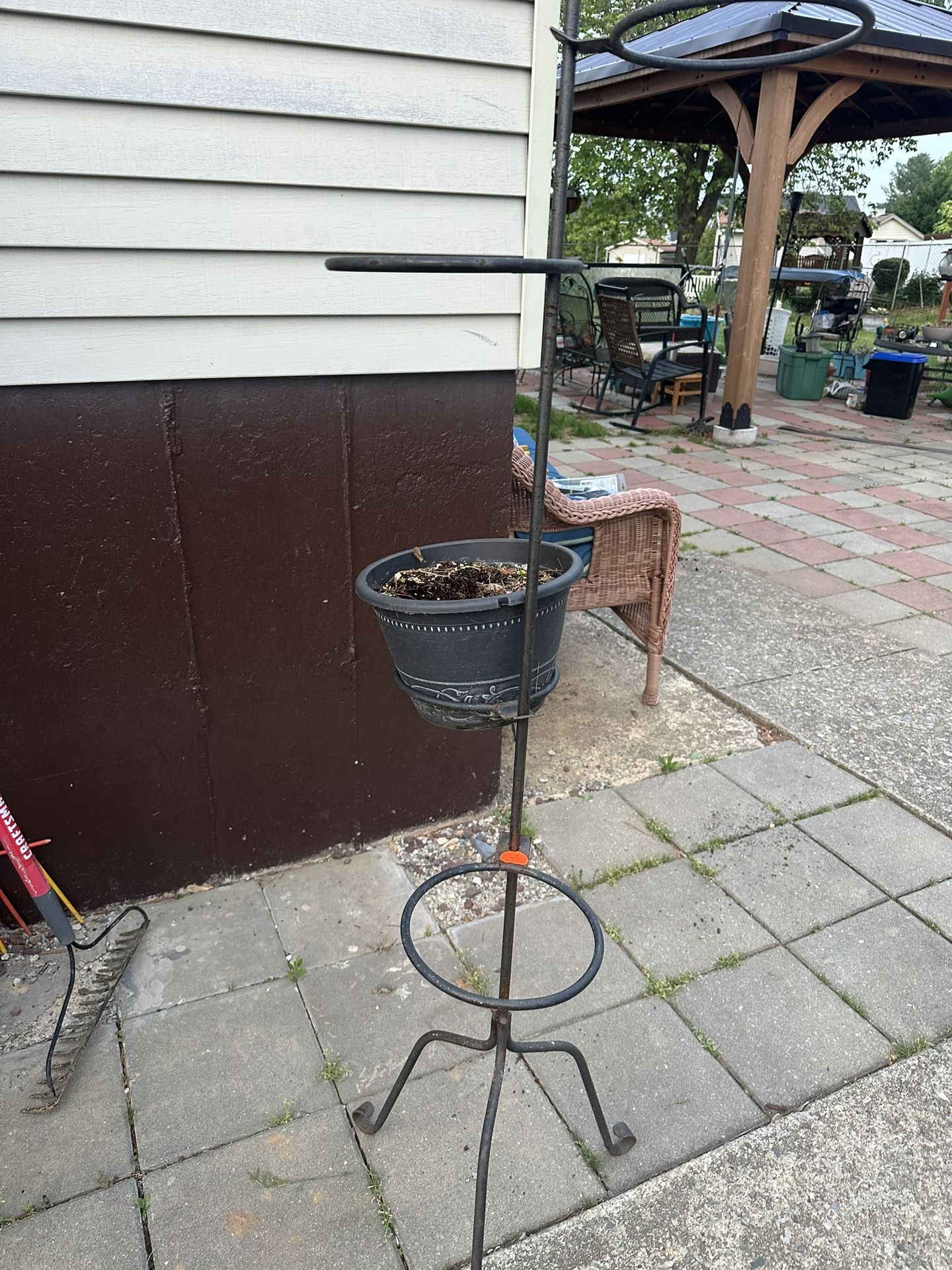 Metal. Plant Stand