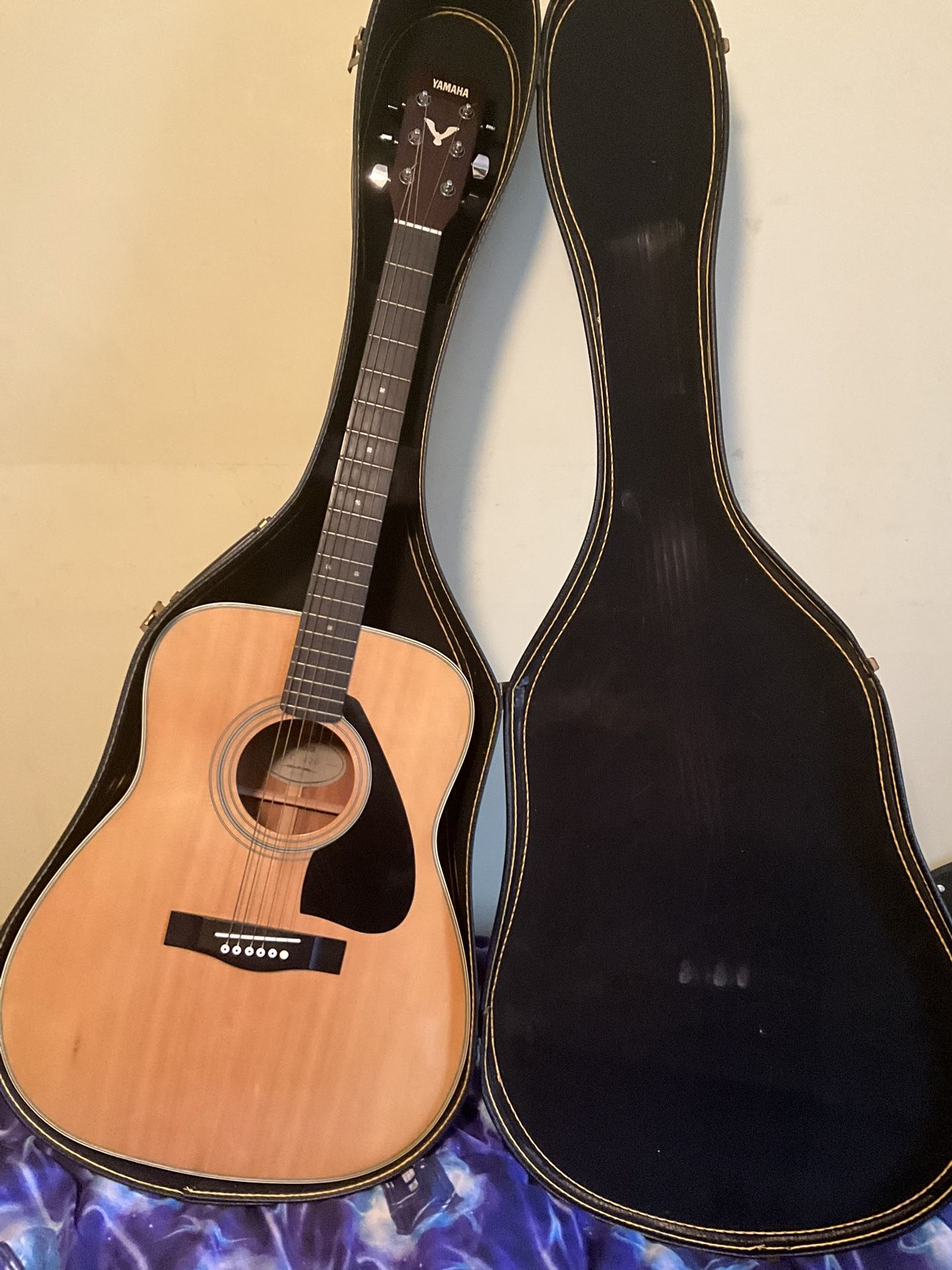 Yamaha Acoustic Guitar