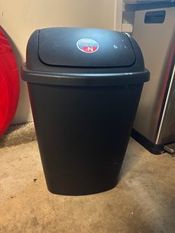 Sterilite 7.5 Gallon Swing Top Trash Can