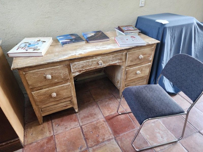 Shaby Sheik Desk