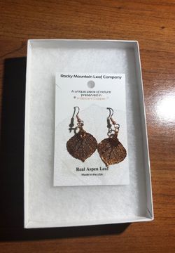 Beautiful set of earings, new