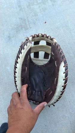 Softball catchers glove 34”