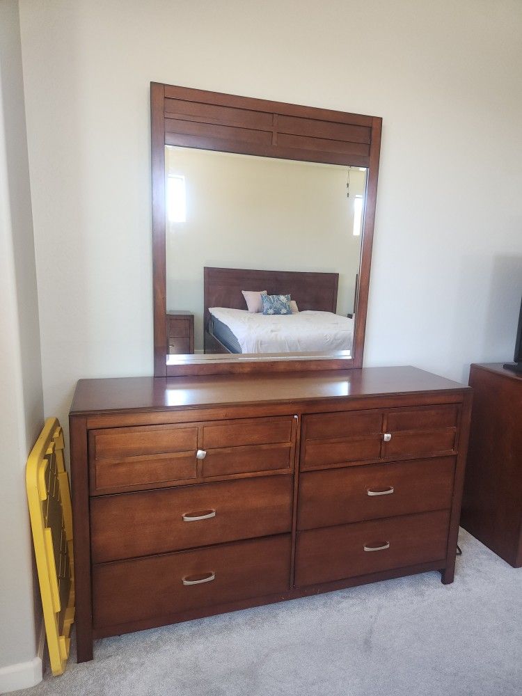 Bedroom Furniture Set