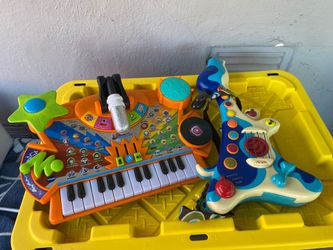 Set of piano toys