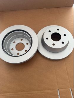 NEW rotors and ceramic brake pads. 02’ GMC Yukon