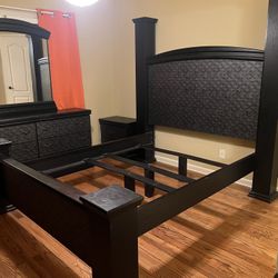 Elegant 5-Piece Black Woven Panel Bedroom Set – Excellent Condition