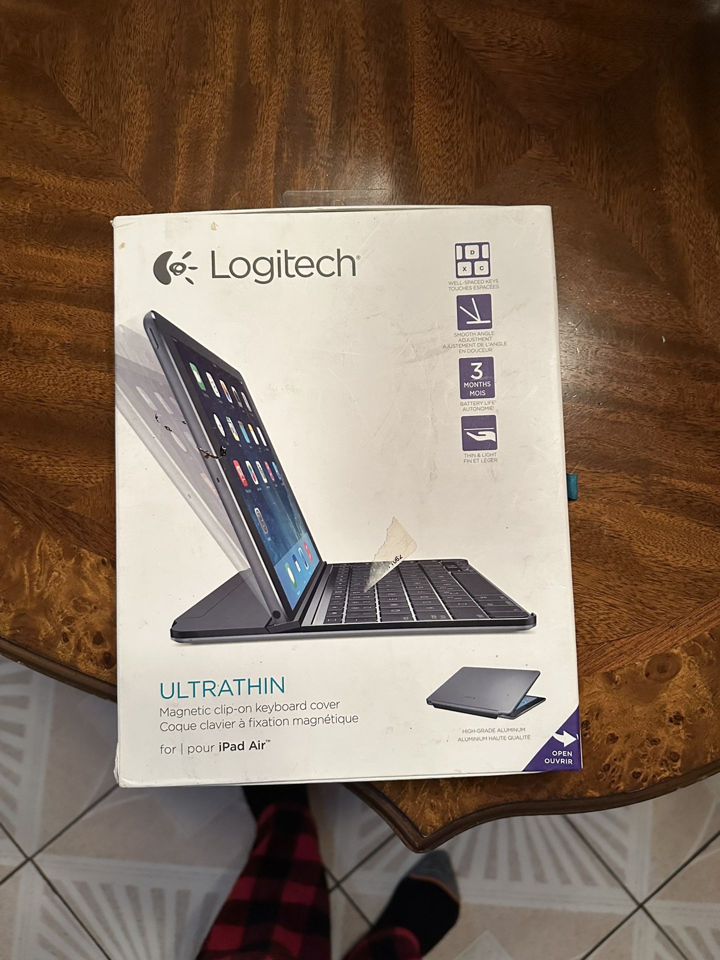 Logitech magnetic ultrathin, iPad Air keyboard, cover brand new