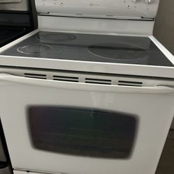 Maytag White Glasstop Stove
