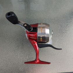 Shakespeare Synergy Steel Spinning Reel Synsteel6U Red for Sale in Bedford  Park, IL - OfferUp