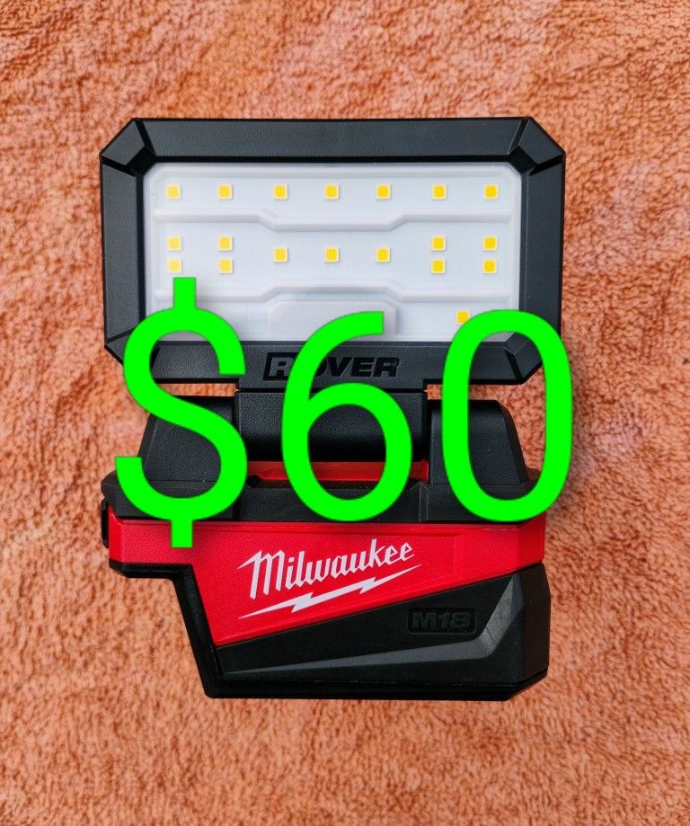 Milwaukee Compact Folding Flood Light w/USB