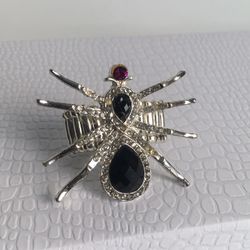 CUTE CHUNKY SPIDER RING ADJUSTABLE STRETCH BAND.