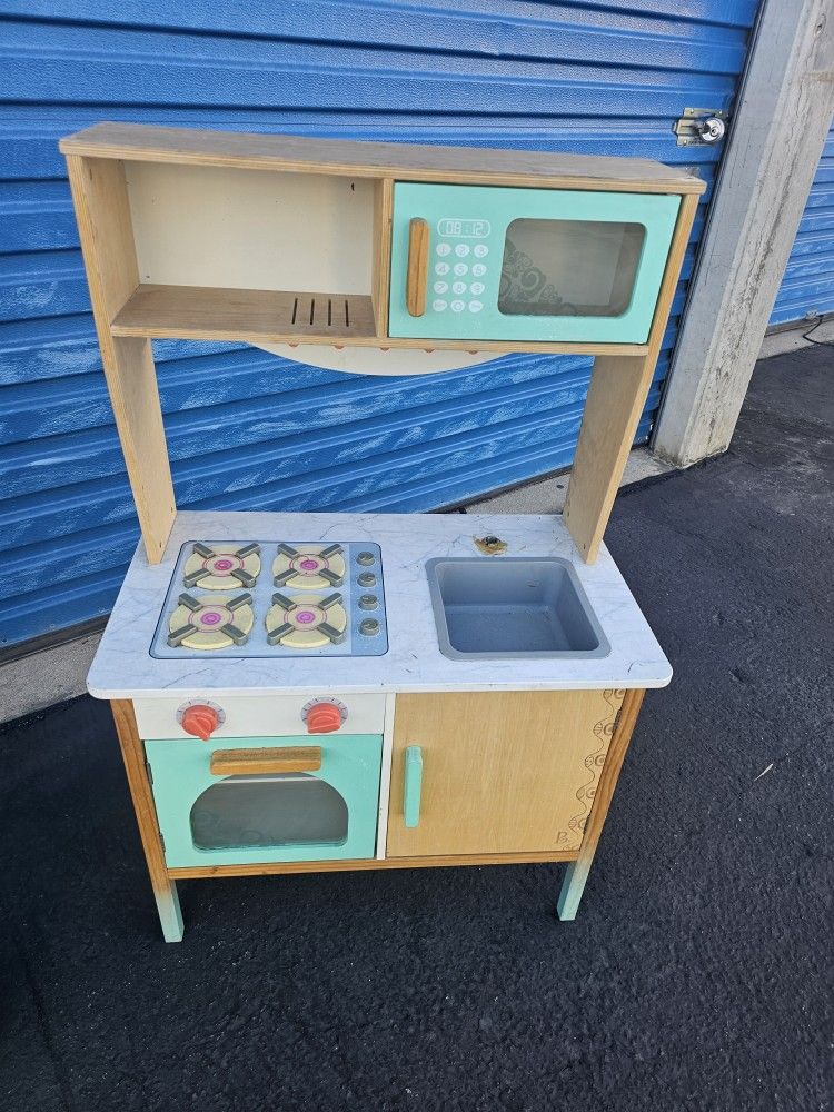 Kid Kitchen Set. Missing Faucet Only $30
