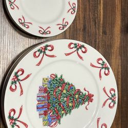 Vintage Christmas Plates. 4 Large And 4 Small 