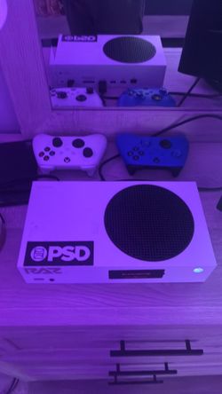 Xbox series s and 3 Xbox controllers
