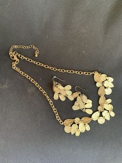 Necklace & earring set