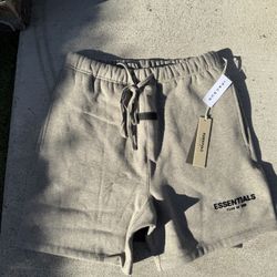 Esssntial Shorts (NEW)