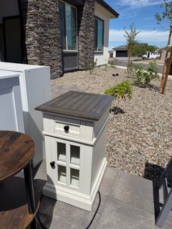 Side accent table