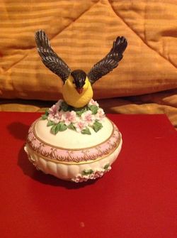Round songbird treasure music box collection , fur elise, gold finch yellow bird