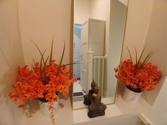 2 artificial plants