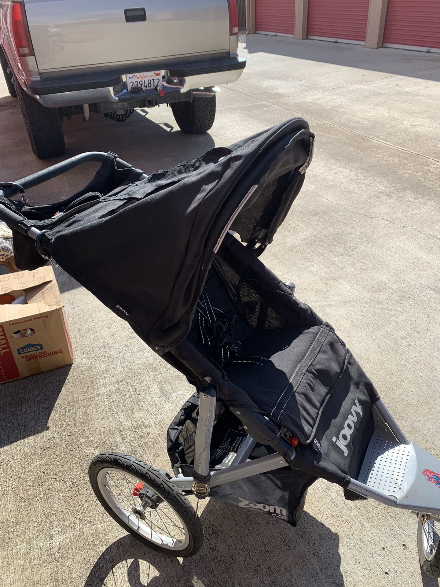 Joovy Zoom 360 jogging stroller with parent handle bar console