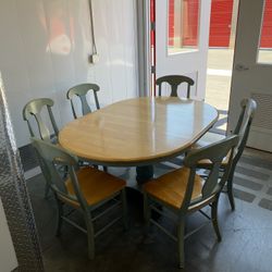Kitchen Table w/leaf & 6 Chairs
