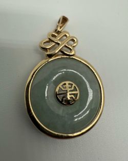 14k jade pendant
