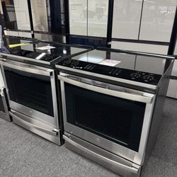 GE Electric Oven. 🚚WE DELIVER🚚