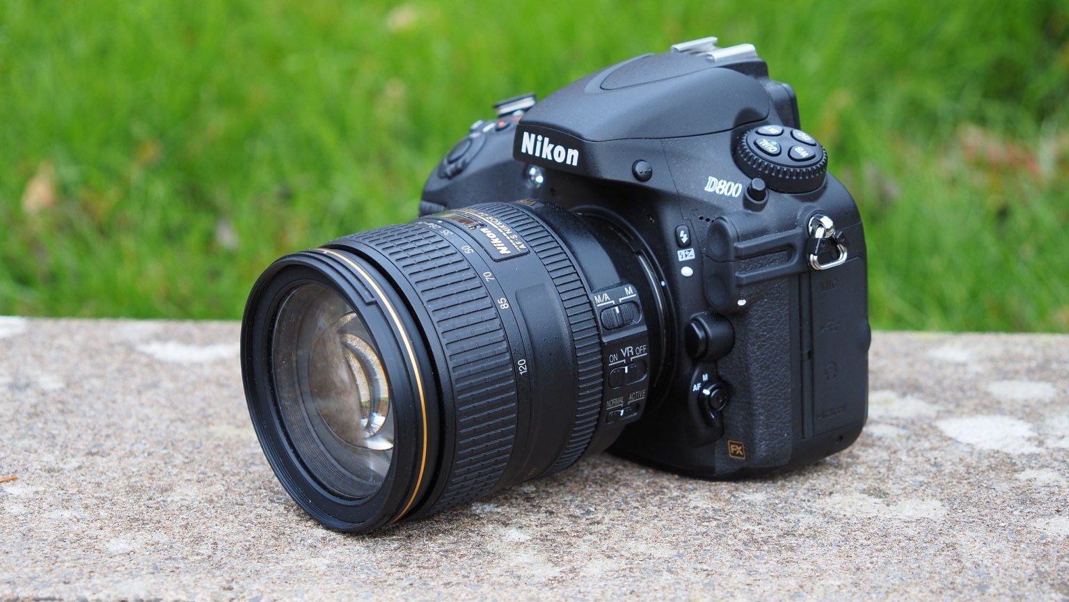 Nikon D800- Comes With Lens And Accessories