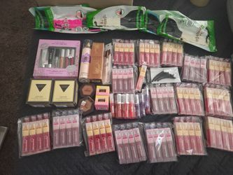 100 Pieces of New Cosmetics