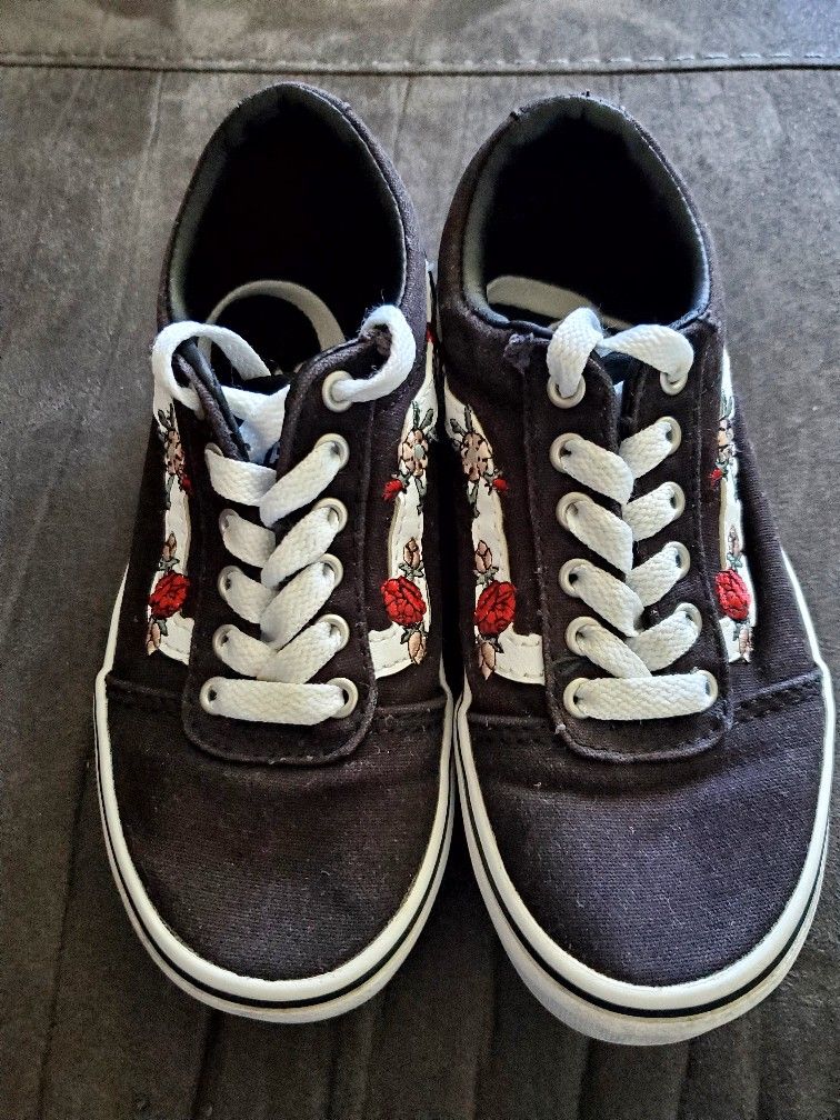 Kids Classic Van's W/Floral Detail Size 12 (Kids)