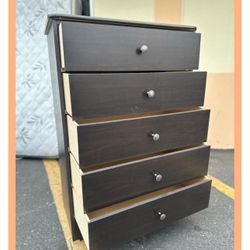 Dresser/ Five drawers dresser