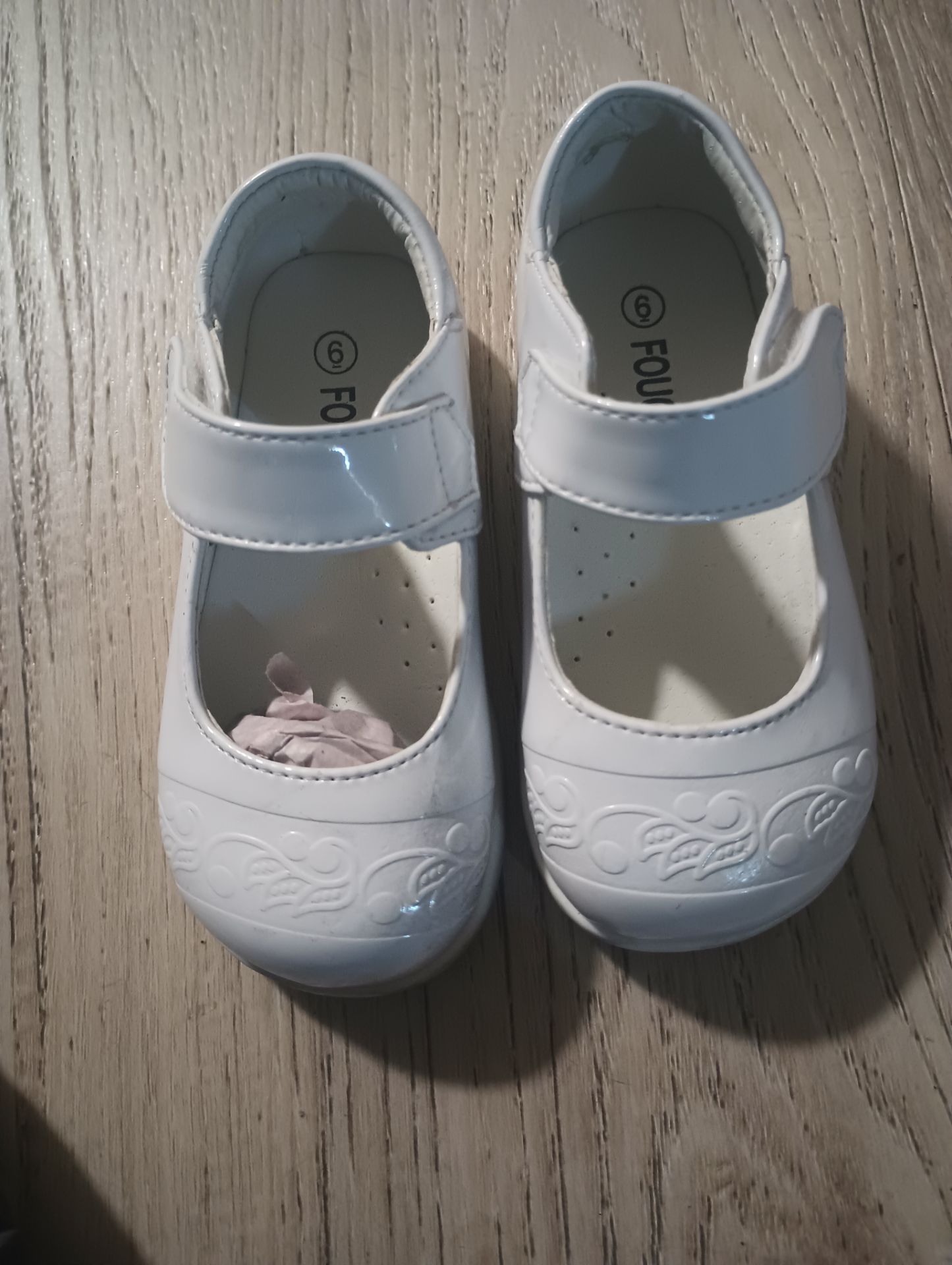 Shoes size 6