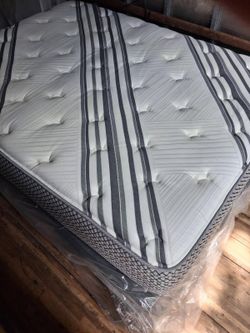 Jameson bedding Resort Collection queen size mattress and box springs