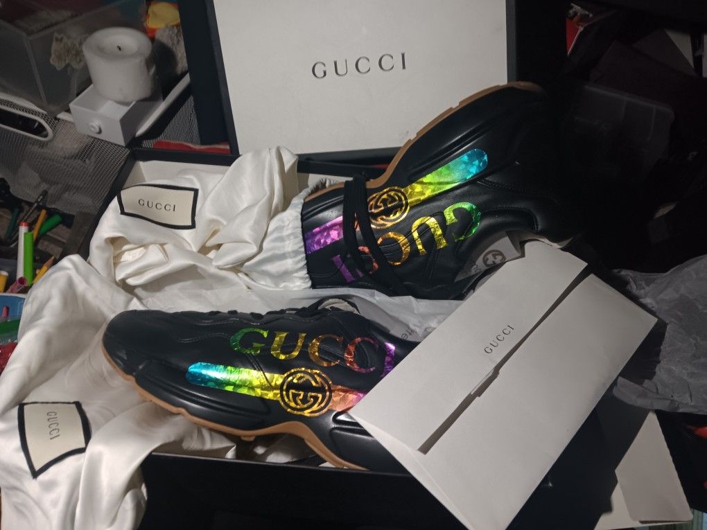 Gucci Rhyton Iridescent Logo sneakers in black leather
