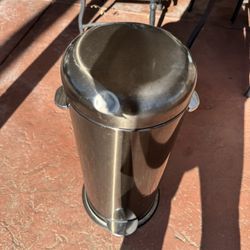 8 Gallon Trash can Used