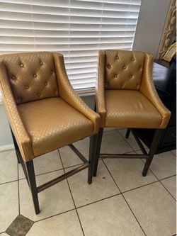 2 BAR STOOLS