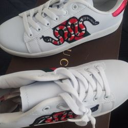 Brand New Gucci Shoes Size 7  In Women 