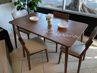 Gorgeous 5-Pc Dining Table Set ‼️ On Display ‼️