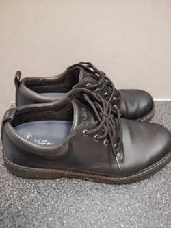 Skechers Men’s Leather Work / Casual Shoes - Size 11 Black (SN 6618)