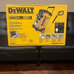 DEWALT 3000 psi Water Pressure Washer 