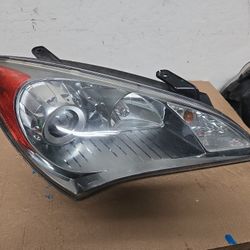 GENESIS COUPE OEM RIGHT  SIDE HEADLIGHT 